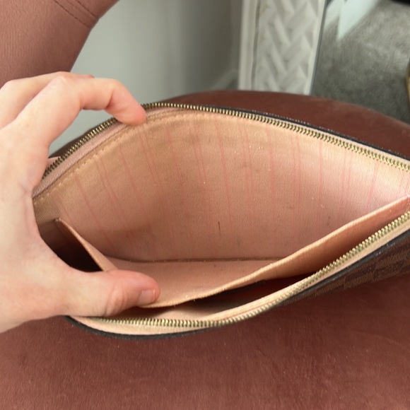 Louis Vuitton wristlet - Picture 4 of 6